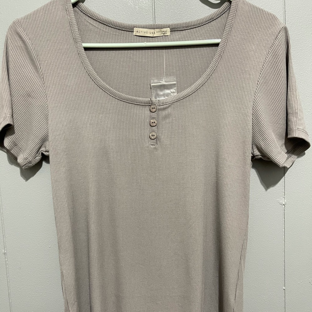 Clad & Cloth Scoop Neck Ribbed Tee